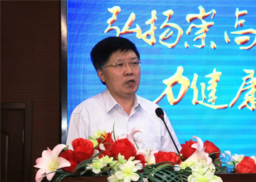 2019年“中国医师节”暨表彰大会.webp (2).jpg